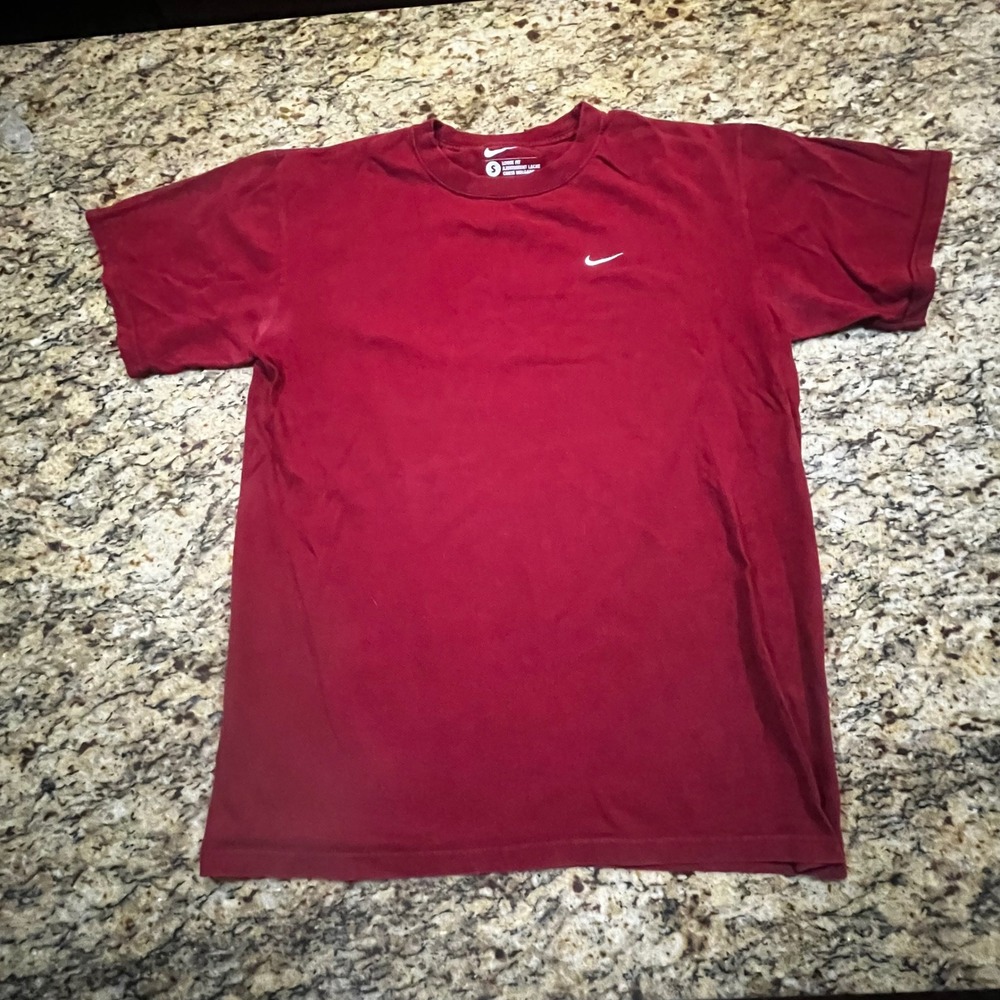 Nike Mens Small Loose Fit T-Shirt Red Cotton Short Sleeve Embroidered Swoosh